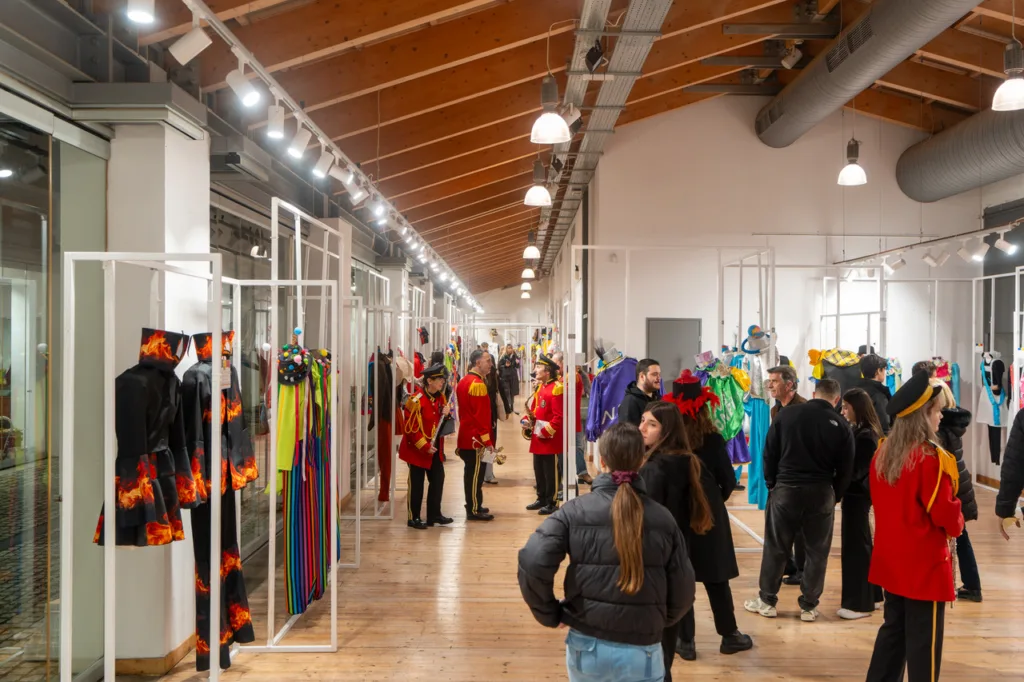 Πατρινό Καρναβάλι 2026: Άνοιξε η έκθεση στολών στην Αγορά Αργύρη – Πρώτη «γεύση» πριν τις παρελάσεις