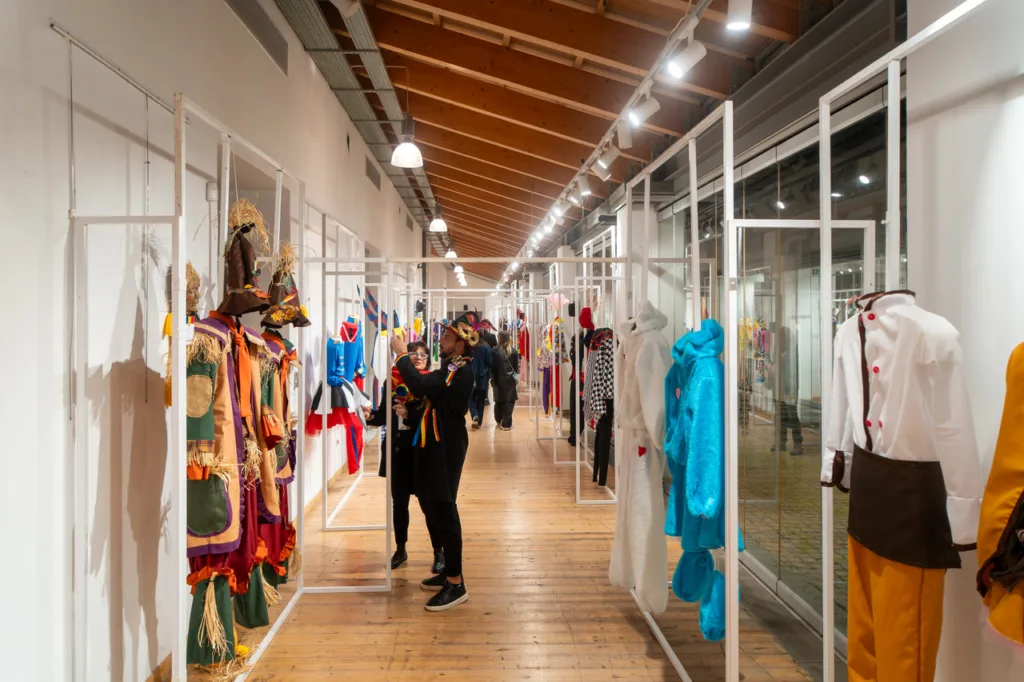 Πατρινό Καρναβάλι 2026: Άνοιξε η έκθεση στολών στην Αγορά Αργύρη – Πρώτη «γεύση» πριν τις παρελάσεις