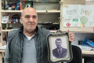 Η συγκλονιστική ιστορία του Θρασύβουλου Καλαφατάκη: Αναγνώρισε τον παππού του στις φωτογραφίες από την εκτέλεση των 200 στην Καισαριανή