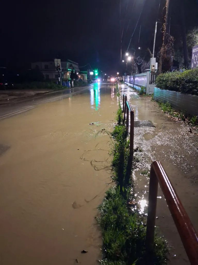 «Λίμνη» έγιναν και τα Καμίνια