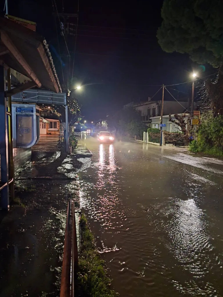 «Λίμνη» έγιναν και τα Καμίνια