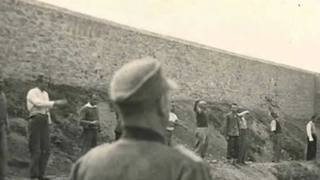 Εκτέλεση Καισαριανής: Σήμερα η συνάντηση του ελληνικού κλιμακιού με τον συλλέκτη των φωτογραφικών ντοκουμέντων Εκτέλεση Καισαριανής: Σήμερα η συνάντηση του ελληνικού κλιμακιού με τον συλλέκτη των φωτογραφικών ντοκουμέντων