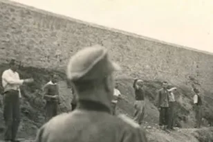 «Τους ακούγαμε να τραγουδούν μέσα από τα καμιόνια», συγκλονίζουν οι μαρτυρίες από την «μαύρη» Πρωτομαγιά του ’44