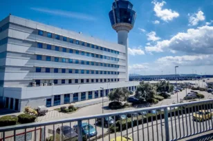 «Εξετάζουμε το θλιβερό συμβάν», το «Ελ. Βενιζέλος» για τον θάνατο 67χρονης ΑμεΑ