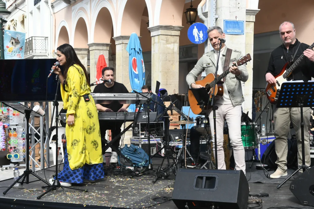 Μουσική και αγορές στο κέντρο: Το Επιμελητήριο Αχαΐας έστησε γιορτή στην καρδιά της πόλης