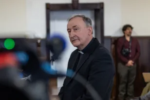 Επίσκοπος δικάζεται στην Πολωνία με την κατηγορία της συγκάλυψης σεξουαλικής κακοποίησης παιδιών από ιερείς