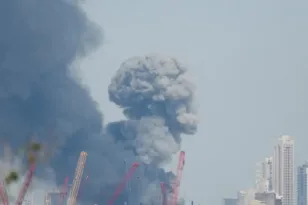 Η στιγμή που ιρανικοί πύραυλοι χτυπούν την βάση του 5ου Στόλου των ΗΠΑ στο Μπαχρέιν ΒΙΝΤΕΟ