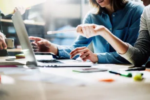 ΕΡΓΑΝΗ: Πόσο έφτασε ο μέσος μισθός πλήρους απασχόλησης το 2025