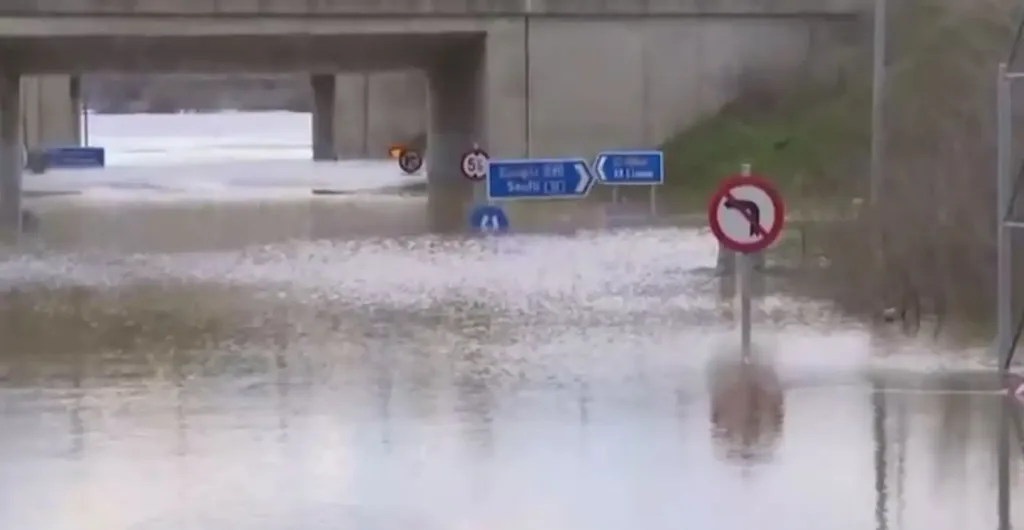 Έβρος: Στα όρια η κατάσταση με τις πλημμύρες – 150.000 στρέμματα κάτω από το νερό, φόβοι για ρήξη αναχωμάτων