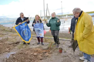 Δενδροφύτευση στην παραλία Ρίου από τον Ροταριανό Όμιλο ΦΩΤΟ