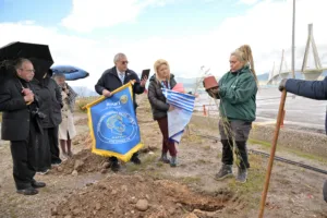 Δενδροφύτευση στην παραλία Ρίου από τον Ροταριανό Όμιλο ΦΩΤΟ