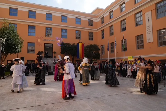 Πάτρα: Παραδοσιακά δρώμενα και καρναβαλικός παλμός στο κέντρο - Ξεχωριστές εικόνες από τη μεγάλη αποκριάτικη γιορτή ΦΩΤΟ