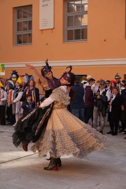 Πάτρα: Παραδοσιακά δρώμενα και καρναβαλικός παλμός στο κέντρο - Ξεχωριστές εικόνες από τη μεγάλη αποκριάτικη γιορτή ΦΩΤΟ