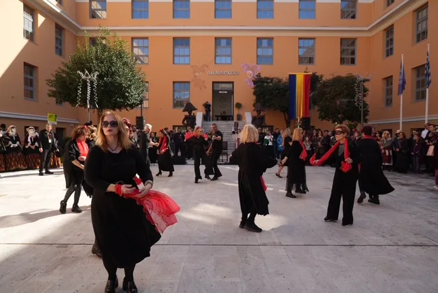 Πάτρα: Παραδοσιακά δρώμενα και καρναβαλικός παλμός στο κέντρο - Ξεχωριστές εικόνες από τη μεγάλη αποκριάτικη γιορτή ΦΩΤΟ