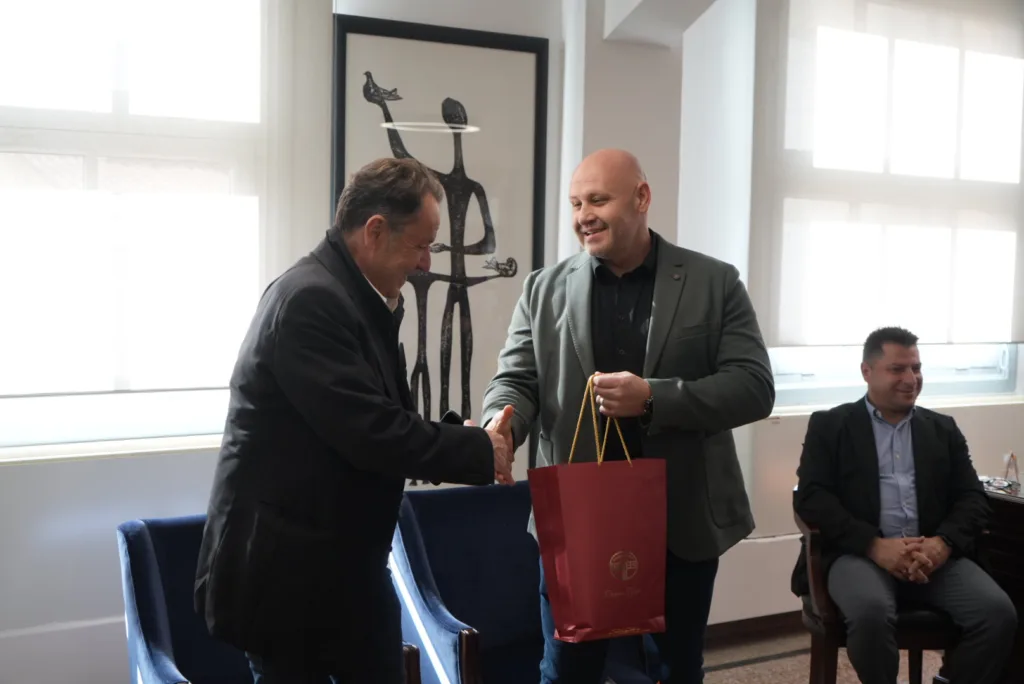 Πάτρα: Παραδοσιακά δρώμενα και καρναβαλικός παλμός στο κέντρο - Ξεχωριστές εικόνες από τη μεγάλη αποκριάτικη γιορτή ΦΩΤΟ