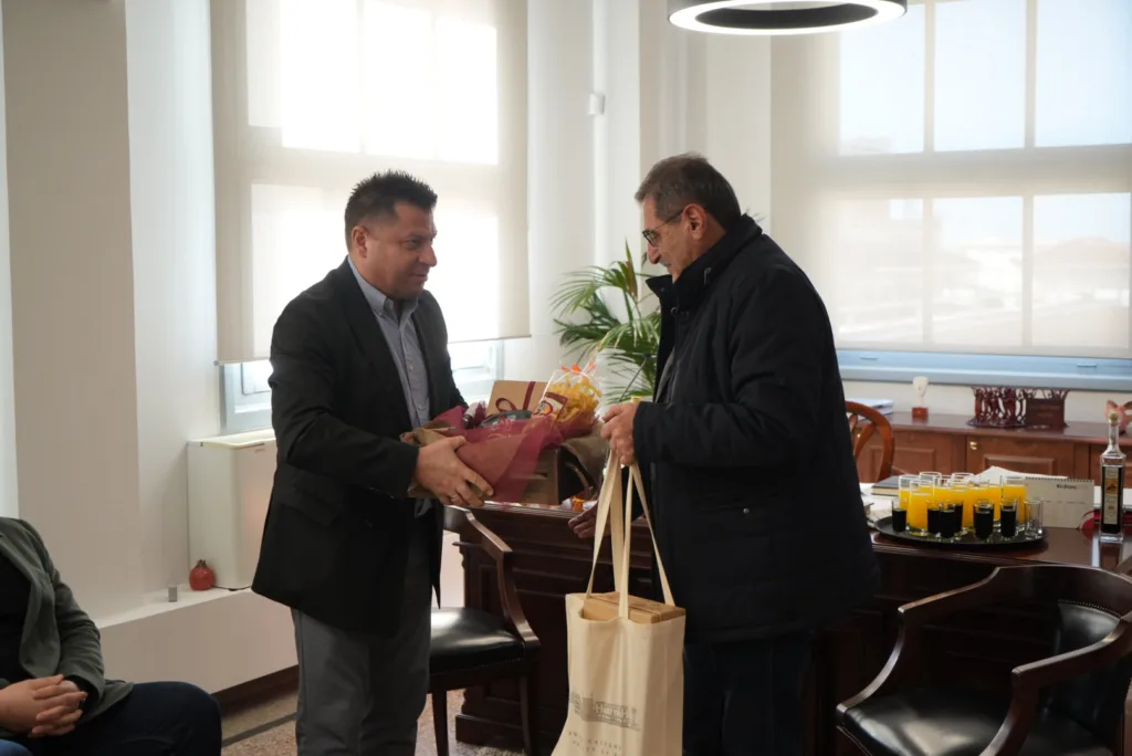 Πάτρα: Παραδοσιακά δρώμενα και καρναβαλικός παλμός στο κέντρο - Ξεχωριστές εικόνες από τη μεγάλη αποκριάτικη γιορτή ΦΩΤΟ