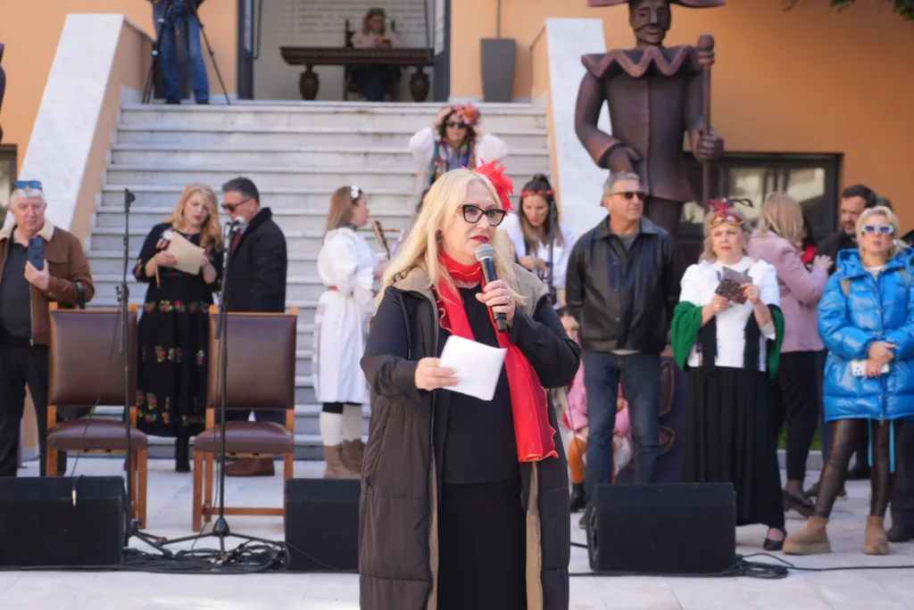 Πάτρα: Παραδοσιακά δρώμενα και καρναβαλικός παλμός στο κέντρο - Ξεχωριστές εικόνες από τη μεγάλη αποκριάτικη γιορτή ΦΩΤΟ