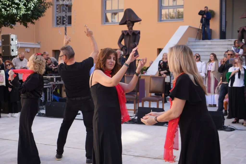 Πάτρα: Παραδοσιακά δρώμενα και καρναβαλικός παλμός στο κέντρο - Ξεχωριστές εικόνες από τη μεγάλη αποκριάτικη γιορτή ΦΩΤΟ