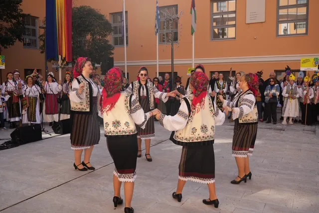 Πάτρα: Παραδοσιακά δρώμενα και καρναβαλικός παλμός στο κέντρο - Ξεχωριστές εικόνες από τη μεγάλη αποκριάτικη γιορτή ΦΩΤΟ