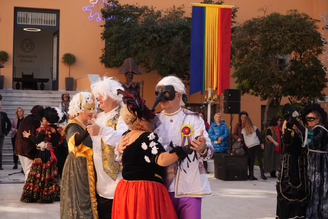 Πάτρα: Παραδοσιακά δρώμενα και καρναβαλικός παλμός στο κέντρο - Ξεχωριστές εικόνες από τη μεγάλη αποκριάτικη γιορτή ΦΩΤΟ