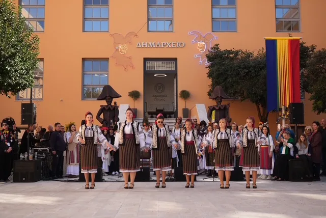 Πάτρα: Παραδοσιακά δρώμενα και καρναβαλικός παλμός στο κέντρο - Ξεχωριστές εικόνες από τη μεγάλη αποκριάτικη γιορτή ΦΩΤΟ