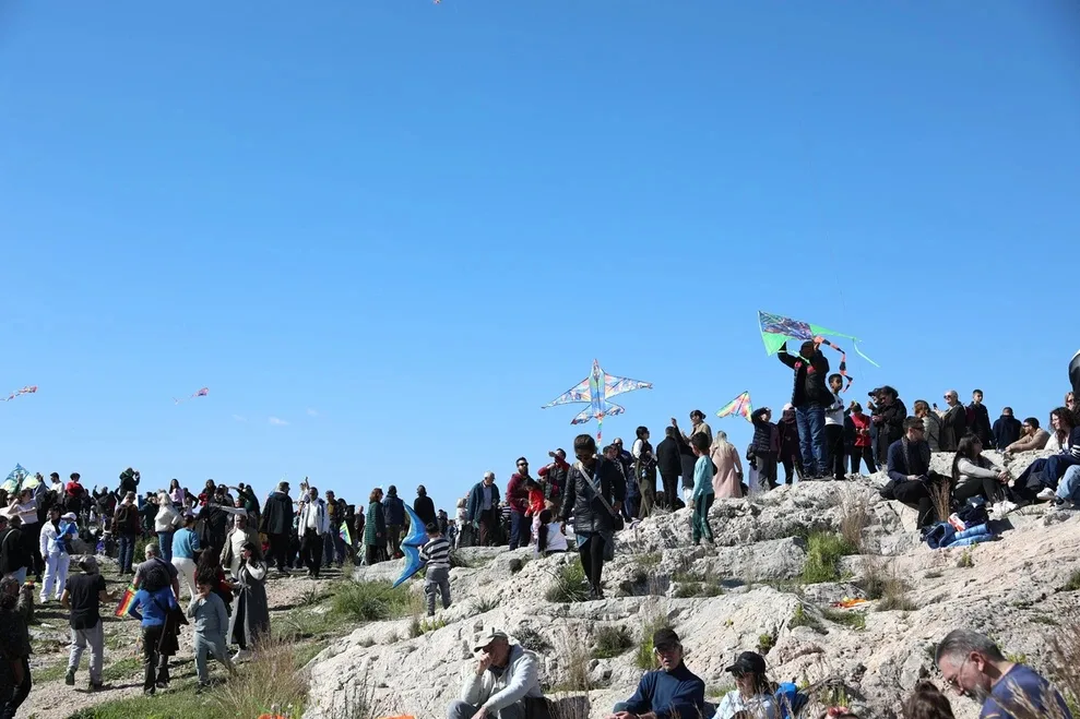 Κούλουμα 2026: Χαρταετοί, σαρακοστιανά και νησιώτικο γλέντι στον Λόφο Φιλοπάππου ΦΩΤΟ