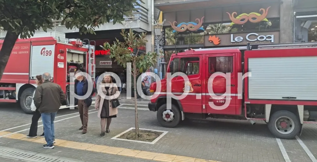 Συναγερμός στην πλατεία Όλγας: Φωτιά στα Goody’s αναστάτωσε το κέντρο της Πάτρας ΦΩΤΟ-ΒΙΝΤΕΟ