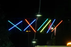 Η Πάτρα λάμπει με καρναβαλικό φως ΦΩΤΟ