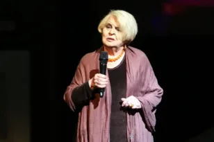 «Θυμάμαι τον εαυτό μου εκείνη την περίοδο να φοράει συνέχεια μαύρα», η εξομολόγηση για την κατάθλιψη της Γιάννας Σταυράκη