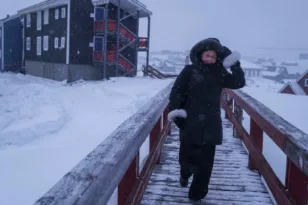 Όταν ο ήλιος χάνεται για μήνες: Πώς επιβιώνουν στη Γροιλανδία με παγωμένες θάλασσες και απομόνωση