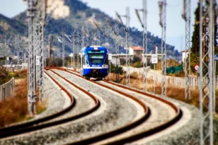 Ηλεκτρικό τρένο έως τον Ψαθόπυργο: Νεα δέσμευση Κυρανάκη για τέλη 2026