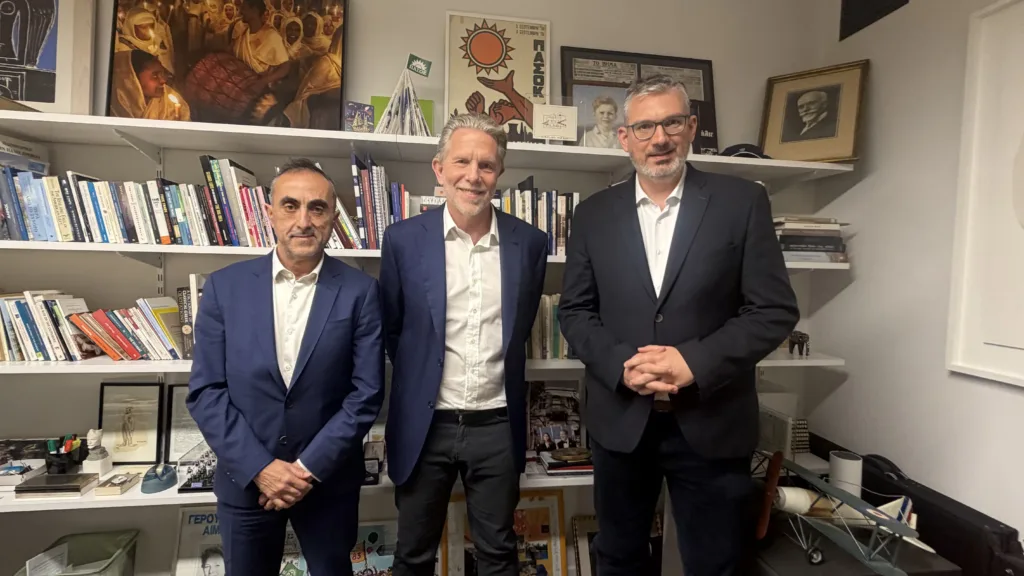 Παύλος Γερουλάνος στην «Π»: «Κακή για το ΠΑΣΟΚ και την κοινωνία η συνεργασία με ΝΔ» ΒΙΝΤΕΟ