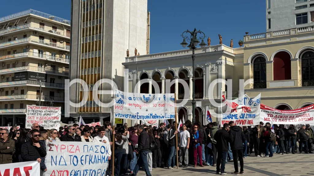 Πάτρα: Πλήθος στην πλατεία Γεωργίου για τα Τέμπη – «Δεν ξεχνάμε, δεν συγχωρούμε» ΦΩΤΟ