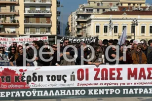 Πάτρα: Πλήθος στην πλατεία Γεωργίου για τα Τέμπη – «Δεν ξεχνάμε, δεν συγχωρούμε» ΦΩΤΟ