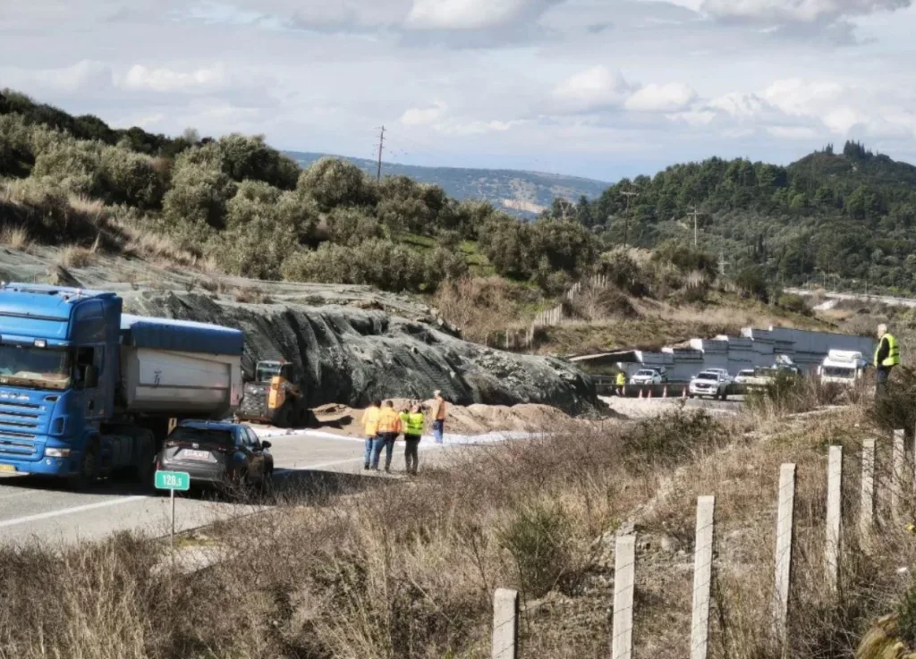 Κατολίσθηση στην Ιόνια Οδό: 200.000 κυβικά μέτρα σε κίνηση, φόβοι για νέα ολίσθηση με τις βροχές ΦΩΤΟ
