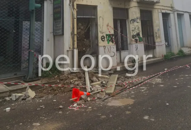 Κτίρια-«παγίδες» στην Πάτρα: Νέο περιστατικό κατάρρευσης στη συμβολή Ιωνίας και Σμύρνης ΦΩΤΟ