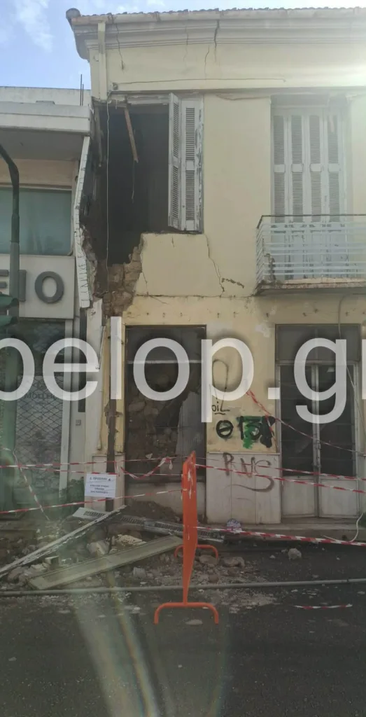 Πάτρα: Παραμένουν τα μπάζα μετά την κατάρρευση στην Ιωνίας και Σμύρνης - Ερωτήματα για τα επικίνδυνα κτίρια ΦΩΤΟ