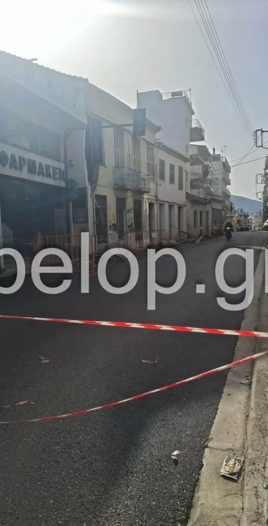 Πάτρα: Παραμένουν τα μπάζα μετά την κατάρρευση στην Ιωνίας και Σμύρνης - Ερωτήματα για τα επικίνδυνα κτίρια ΦΩΤΟ