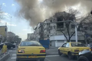 Μέση Ανατολή: Το Ισραήλ χτυπά το Ιράν – Εκρήξεις στην Τεχεράνη, 30 στόχοι στο πρώτο κύμα, κλείνει ο εναέριος χώρος