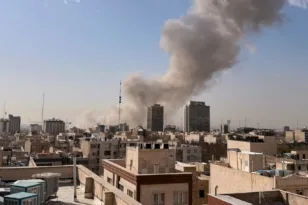 Μέση Ανατολή: Ισραήλ και ΗΠΑ χτυπούν το Ιράν – Τραμπ: Ξεκινήσαμε μεγάλες πολεμικές επιχειρήσεις ΣΥΝΕΧΗΣ ΕΝΗΜΕΡΩΣΗ