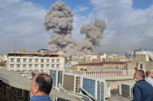 Μέση Ανατολή: Ισραήλ και ΗΠΑ χτυπούν το Ιράν – Τραμπ: Ξεκινήσαμε μεγάλες πολεμικές επιχειρήσεις - Πυραύλους εκτόξευσε η Τεχεράνη ΣΥΝΕΧΗΣ ΕΝΗΜΕΡΩΣΗ