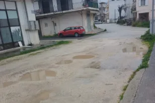 Πάτρα: Καταγγελία για την οδό Ιτεών – «Ο δρόμος πλημμυρίζει εδώ και μήνες»