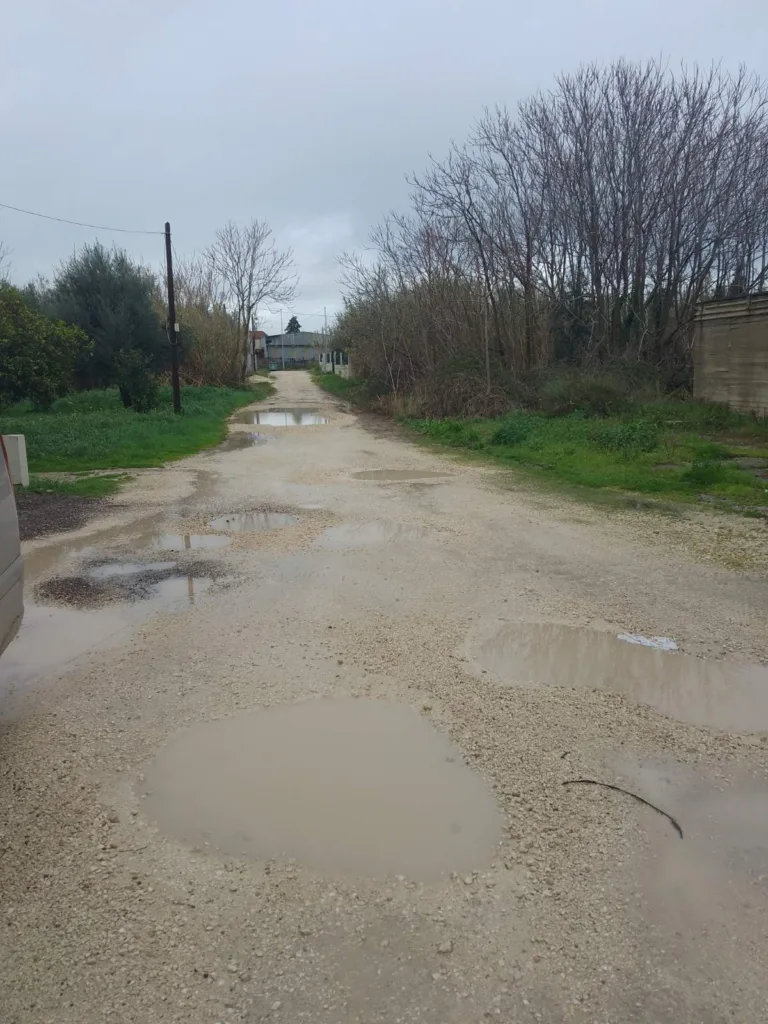 Πάτρα: Καταγγελία για την οδό Ιτεών - «Ο δρόμος πλημμυρίζει εδώ και μήνες»