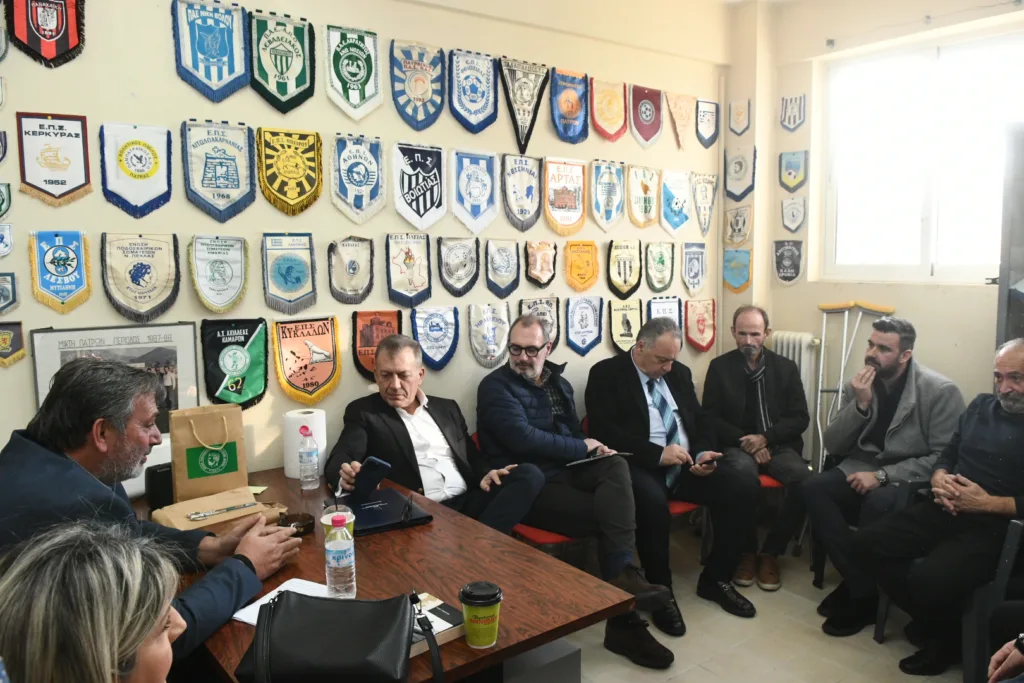 Ο Υπουργός Αθλητισμού Γ. Βρούτσης εγκαινίασε τον χλοοτάπητα στα Προσφυγικά-Τι είπε για το βοηθητικό του Τόφαλος ΦΩΤΟ -ΒΙΝΤΕΟ