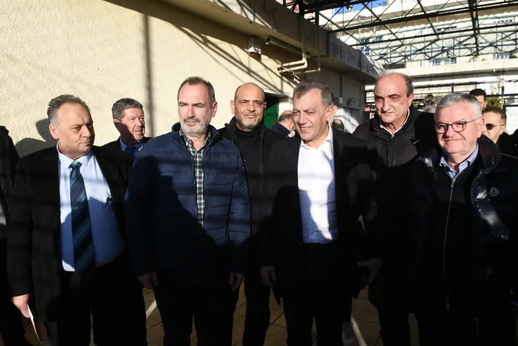 Ο Υπουργός Αθλητισμού Γ. Βρούτσης εγκαινίασε τον χλοοτάπητα στα Προσφυγικά-Τι είπε για το βοηθητικό του Τόφαλος ΦΩΤΟ -ΒΙΝΤΕΟ