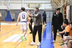 Αίολος Αγυιάς: Τι είπε ο Βασίλης Σκέντζος για τη νίκη-θρίλερ με Ολυμπιάδα Αίολος Αγυιάς: Τι είπε ο Βασίλης Σκέντζος για τη νίκη-θρίλερ με Ολυμπιάδα