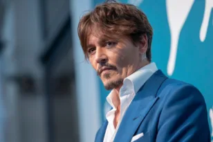 Τζόνι Ντεπ: Αγνώριστος σε φωτογραφίες ως Εμπενίζερ Σκρουτζ για το «Ebenezer: A Christmas Carol»