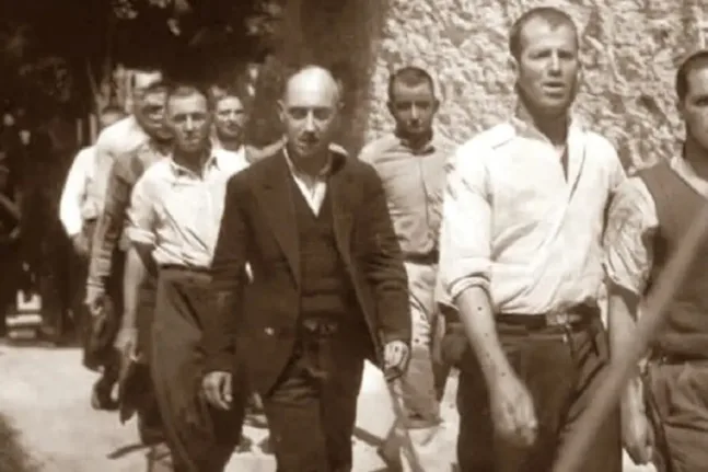 «Κατέβηκαν» από τη δημοπρασία οι φωτογραφίες της Καισαριανής - Στο τραπέζι η αγορά τους από ελληνικούς φορείς