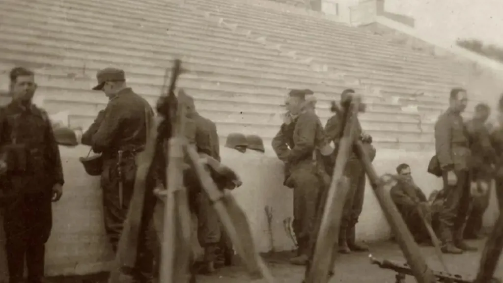 Στη δημοσιότητα ο λοχίας των ναζί που φωτογράφισε του 200 της Καισαριανής