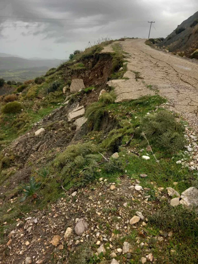 Ερύμανθος: Ανυπολόγιστες οι ζημιές από τα έντονα καιρικά φαινόμενα - Τι λέει ο Μπαρής ΦΩΤΟ